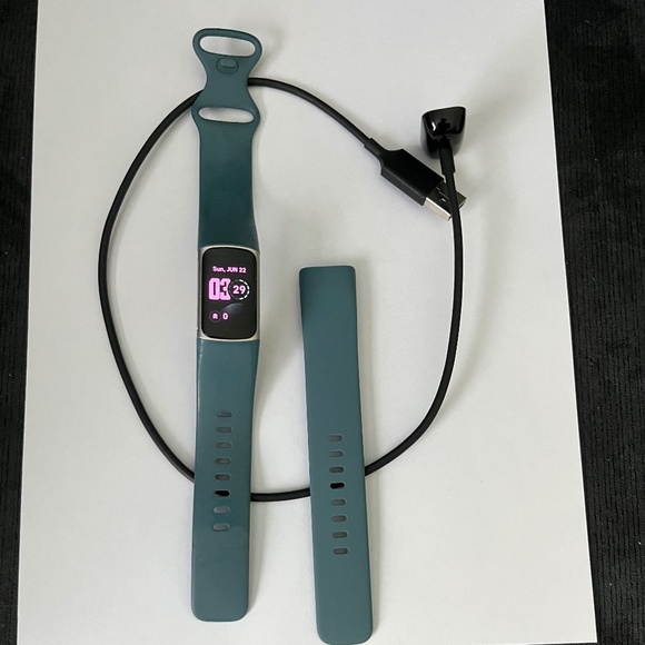 Fitbit Charge 5 Fitness & Health tracker, smart watch - Picture 8 of 9